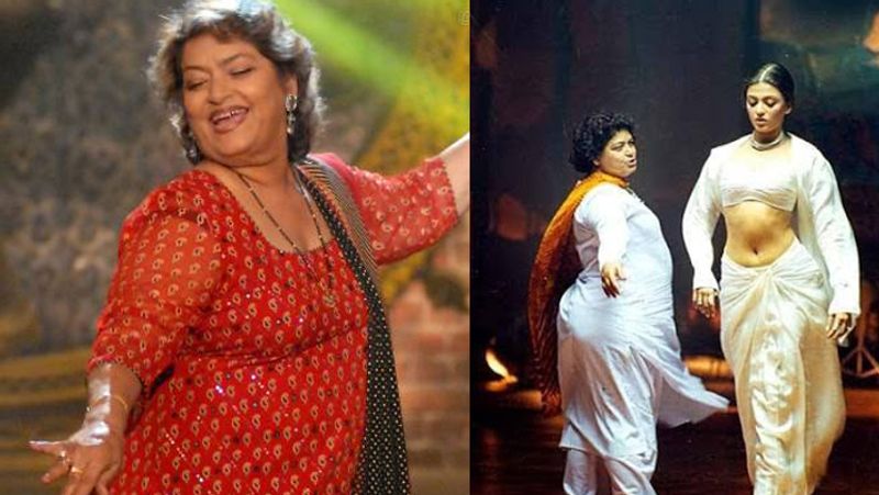 वे अपने डांस के साथ-साथ पर्सनल लाइफ को लेकर भी वे काफी चर्चा में रही थी। उनकी लाइफ काफी विवादित रही है। उन्होंने 13 साल की उम्र में इस्लाम धर्म को कबूल कर लिया था।