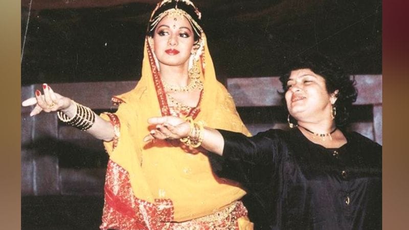 एक इंटरव्यू में सरोज खान ने अपनी शादी को लेकर बात करते हुए बताया था- मैं उन दिनों स्कूल में पढ़ती थी। तभी एक दिन मेरे डांस मास्टर सोहनलाल ने गले में काला धागा बांध दिया था और मेरी शादी हो गई थी। मैंने अपनी मर्जी से इस्लाम धर्म कुबूल किया था।