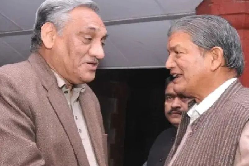 2012 कांग्रेस ने वापसी की और विजय बहुगुणा को मुख्यमंत्री बनाया गया। पांच साल पूरे होने से पहले पहले कांग्रेस को भी सीएम बदलना पड़ा। जहां दो साल बाद हरीश रावत को राज्य की कमान सौंपते हुए सीएम की कुर्सी पर बैठाया।
