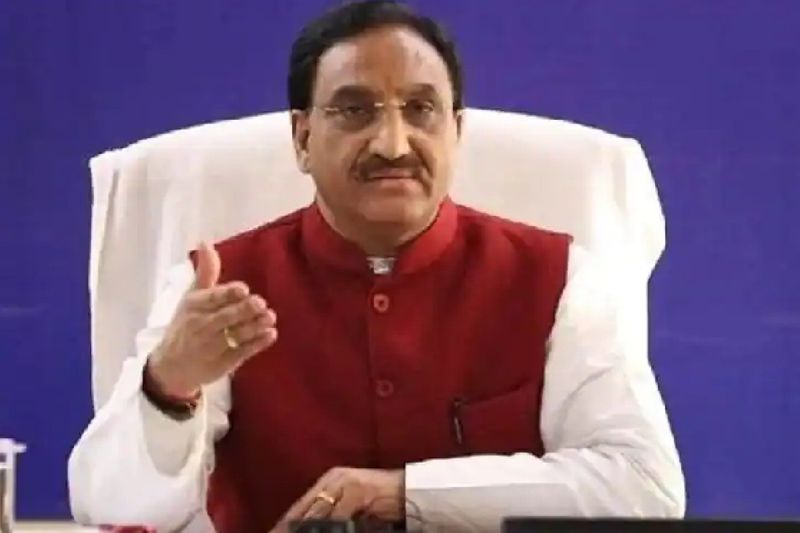 इसके बाद बीजेपी ने खंडूरी की जगह रमेश पोखरियाल निशंक को सत्ता की कमान सौंपी। निशंक की कुर्सी भी चुनाव से ठीक चार महीने पहले चली गई। एक बार फिर राज्य का सीएम बीजेपी ने 2011 में खंडूरी को दोबारा सीएम बनाया। साल 2012 में विधानसभा चुनाव हुए और कांग्रेस के हाथ सत्ता लगी।
