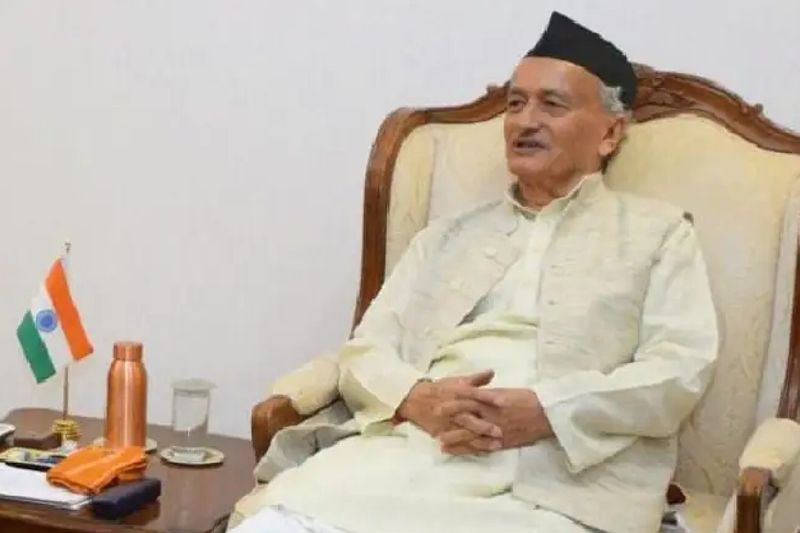 बीजेपी के केंद्रीय नेतृत्व ने नित्यानंद स्वामी के बाद उत्तराखंड का नया मुख्यमंत्री भगत सिंह कोश्यारी को 30 अक्टूबर 2001 को राज्य की कमान सौंपी। लेकिन ज्यादा समय तक वह भी अपनी कुर्सी नहीं बचा सके और 1 मार्च 2002 तक ही मुख्यमंत्री पद पर रह सके। दरअसल, एक साल बाद ही राज्य में विधानसभा चुनाव हुए थे, जिसमें बीजेपी कोश्यारी के अगुवाई में चुनाव लड़ी और चुनाव हार गई। इस तरह कोश्यारी की सीएम की कुर्सी चली गई। फिर 2002 में कांग्रेस सत्ता आई नारायण दत्त तिवारी ने सीएम बनकर पांच साल पूरे किए।

