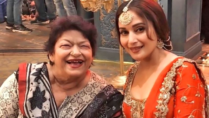 सुकैना ने बताया था- मां के अंतिम संस्कार के बाद कब्रिस्तान में पैसे देने का वक्त आया। जल्दबाजी में मैं और मेरे पति पैसे रखना भूल गए थे। गाड़ी और ड्राइवर भी पास में नहीं थे। तभी अचानक मैंने पर्स चेक किया तो उसमें 3 हजार रुपए निकले। इत्तेफाक से ये रुपए मां के ही थे। उन्होंने लॉकडाउन से पहले ये पैसे किसी काम से दिए थे। वह इतनी खुद्दार थीं कि कफन के पैसे भी खुद देकर गईं।