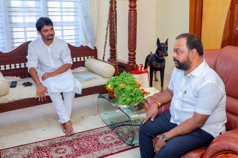 ಜೆಡಿಎಸ್ ಮಾಜಿ ಪರಿಷತ್ ಸದಸ್ಯ ಟಿ ಎ ಶರವಣ ಮನೆಯಲ್ಲಿ ಭೇಟಿ.