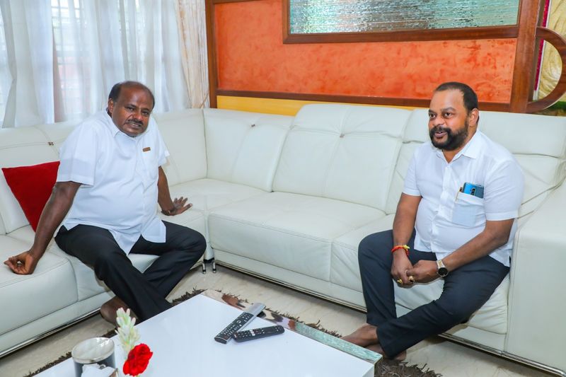 ಶರವಣ ತಾಯಿ ತೀರಿಕೊಂಡ ನಂತರ ಸಾಂತ್ವನ ಹೇಳಲು ಬಂದಿದ್ದ ಎಚ್ಡಿಕೆ.