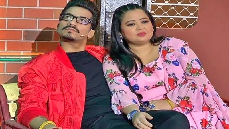 दरअसल, भारती अपने वजन के बारे में भी शुरू से खुलकर बोलती हैं। उनके मुताबिक, मैं सोचती थी कि मोटी हूं, घर वाले कोई मोटा-सा लड़का ढूंढ़ कर शादी कर देंगे। पर हर्ष ने पहली बार जब 'आइ लव यू' लिखकर भेजा तो मैं समझ नहीं पाई कि यह स्क्रिप्ट का हिस्सा है या फिर हकीकत है।