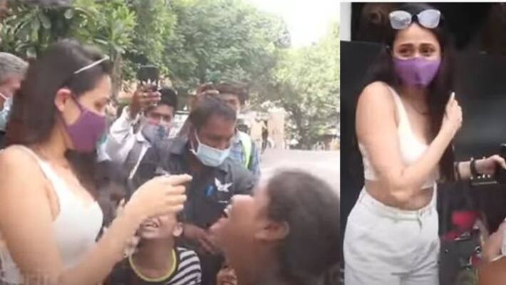 pragya jaiswal got attecked by beggars funny video viral arj pragya jaiswal got attecked by beggars funny video viral arj