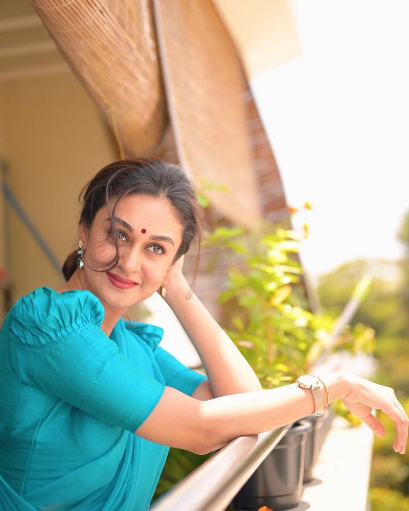 வட்ட நிலவைபோல் போட்டு வைத்த பேரழகி 