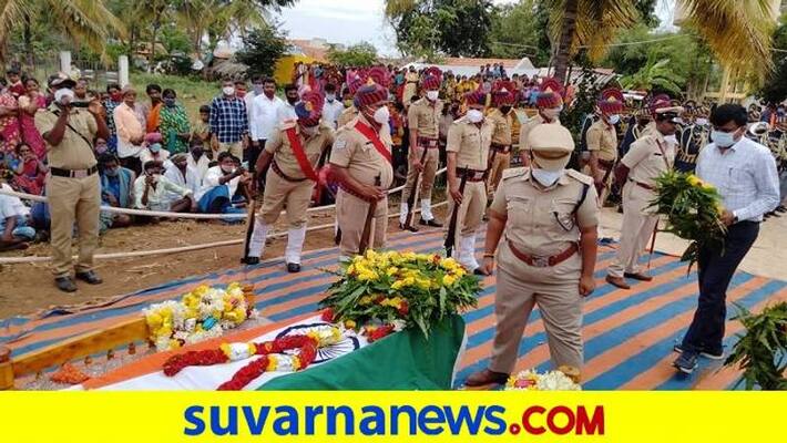 Last Rites of CRPF Soldier at Gundlupete in Chamarajanagar grg Last Rites of CRPF Soldier at Gundlupete in Chamarajanagar grg