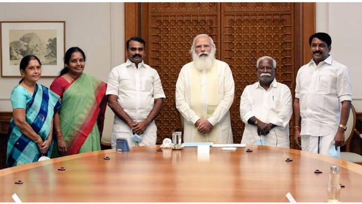 Amit Shah who refused to meet ... Tamil Nadu BJP MLAs returning with disappointment ... What is the background ..? Amit Shah who refused to meet ... Tamil Nadu BJP MLAs returning with disappointment ... What is the background ..?