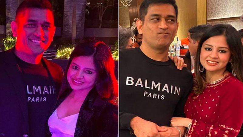 बचपन से था साक्षी-धोनी का कनेक्शन
साक्षी और महेंद्र सिंह धोनी रांची के DAV श्यामली स्कूल में पढते थे। हालांकि, इस समय वह दोनों एक-दूसरे को नहीं जानते थे। बाद में साक्षी का परिवार देहरादून जाकर बस गया। साक्षी की आगे की पढ़ाई देहरादून के वेलहेम में हुई और बाद में उन्होंने औरंगाबाद के इंस्टीट्यूट ऑफ होटल मैनेजमेंट से डिग्री हासिल की। साक्षी ने अपनी ट्रेनिंग कोलकाता के ताज बेंगाल होटल में पूरी की। इसी दौरान उनकी मुलाकात धोनी से हुई थी। 