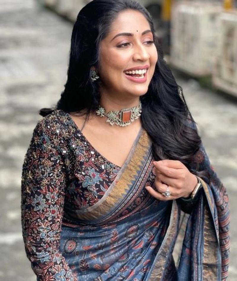 നവ്യ തന്റെ കുടുംബ വിശേഷങ്ങളും പുതിയ ഫോട്ടോകളുമൊക്കെ ആരാധകർക്കായി പങ്കുവയ്ക്കാറുണ്ട്. 