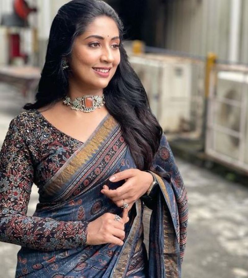നീണ്ടൊരു ഇടവേളയ്ക്കുശേഷം വി.കെ.പ്രകാശ് സംവിധാനം ചെയ്യുന്ന ‘ഒരുത്തീ’ എന്ന ചിത്രത്തിലൂടെ മലയാള സിനിമയിലേക്കു മടങ്ങിയെത്താൻ ഒരുങ്ങുകയാണ് നവ്യ.