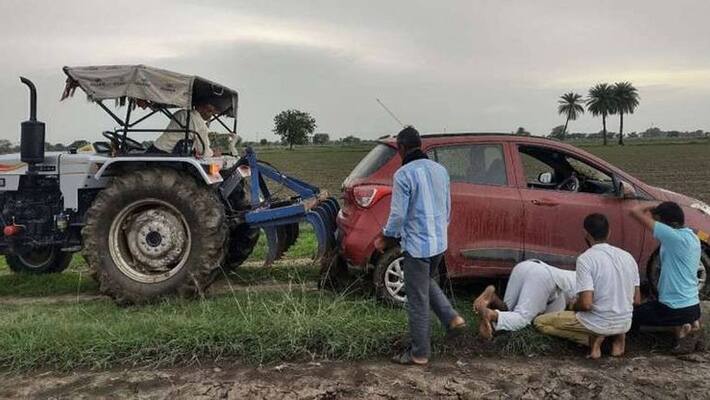 Car stuck in mud due to driving use google map Car stuck in mud due to driving use google map