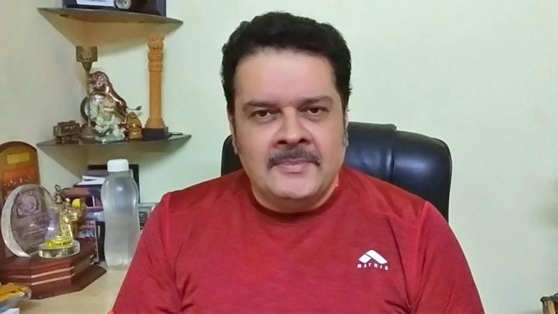 शहजाद खान :
शहजाद खान (Shahzad Khan) मशहूर एक्टर अजीत के बेटे हैं, जिन्हें फिल्मों में विलेन के रोल के लिए जाना जाता है। शहजाद अपने पिता की नकल के लिए बहुत पॉपुलर थे, लेकिन उन्होंने बॉलीवुड में वो भी कोई खास पहचान नहीं बना पाए। शहजाद फिल्म 'अंदाज अपना अपना' में काम कर चुके हैं। 