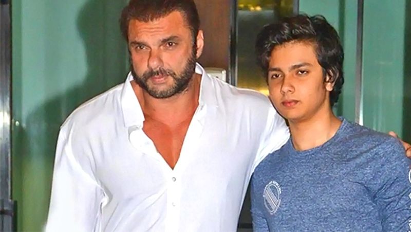 सोहैल खान :
सलमान के छोटे भाई सोहैल खान ने 2002 में फिल्म 'मैंने दिल तुझको दिया' से एक्टिंग डेब्यू किया था। इक्की-दुक्की फिल्में करने वाले सोहेल को फिल्म इंडस्ट्री में खास सफलता नहीं मिली। सलमान जैसा मजबूत सपोर्ट होने के बाद भी लोगों ने सोहैल खान को पूरी तरह नकार दिया। 