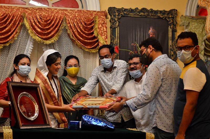 দশম শ্রেণী, দ্বাদশ শ্রেণী পাশ করা এই ধারাবাহিক চলাকালিনই। পাশাপাশি একাধিক পুরস্কার পেয়েছেন তিনি তাঁর অনবদ্য অভিনয়ের মধ্যে দিয়ে। 