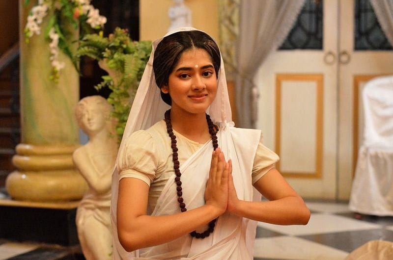 এদিন দিতিপ্রিয়া গোটা সেট ঘুরে সকলের সঙ্গে দেখা করে, একটা পরিবার, যা জীবনের সঙ্গে অঙ্গাঙ্গীভাবে জড়িত। রানির কথায়, আর রানি সাজা হবে না। 