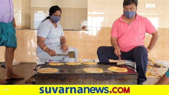 MLA Renukacharya Prepare Holige in Covid Care centre snr MLA Renukacharya Prepare Holige in Covid Care centre snr