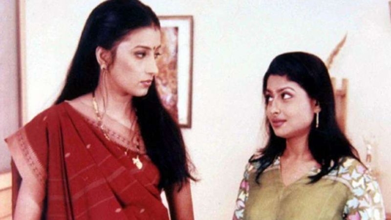 तुलसी विरानी का किरदार हरिकिशन मेहता की किताब जड़ चेतन से लिया गया था। तुलसी विरानी के पति मिहिर का किरदार अमर उपाध्याय ने निभाया था। अमर उपाध्याय मीहिर के लिए पहले पसंद नहीं थे। 