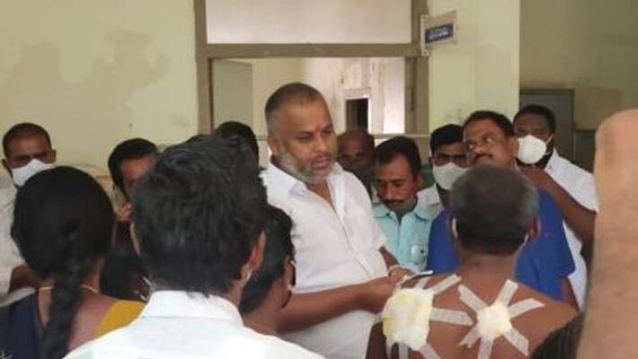village volunteer and ycp supporters attack on tdp supporters at kadapa district akp village volunteer and ycp supporters attack on tdp supporters at kadapa district akp
