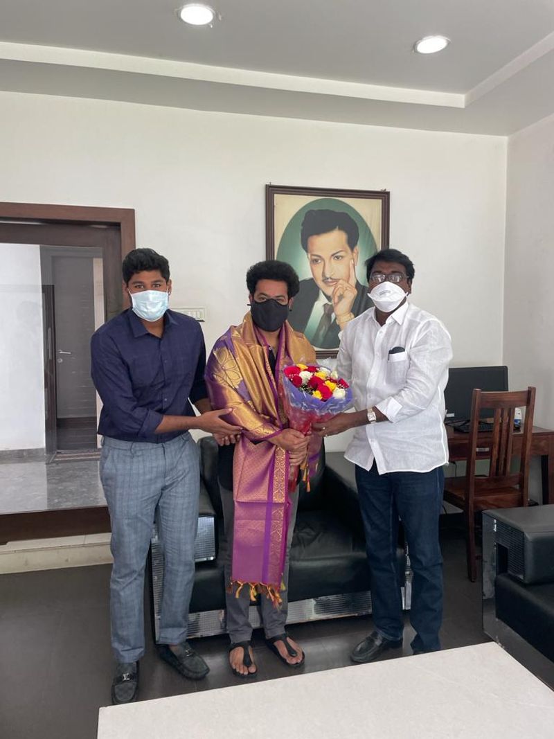 మరో వైపు ఎన్టీఆర్ ఆర్ ఆర్ ఆర్ షూటింగ్ లో బిజీగా ఉన్నారు. రెండు సాంగ్స్ మినహా షూటింగ్ పూర్తయినట్లు తెలుస్తుంది.