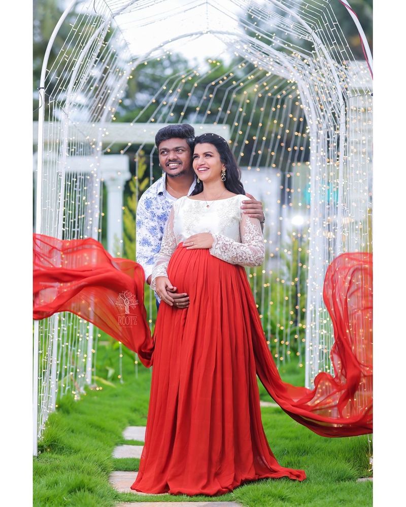 அந்த வகையில், கடந்த 15 ஆண்டுகளுக்கு மேல், சின்னத்திரை மற்றும் சில வெள்ளித்திரை படங்களிலும் நைட்த்துள்ளவர் ஸ்ரீதேவி.