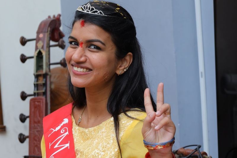 ற்போது சன் டிவி-யில் ஒளிபரப்பாகி வரும் ‘பூவே உனக்காக’ மற்றும் விஜய் டிவி-யில் ஒளிபரப்பாகி வரும் ‘காற்றுக்கென்ன வேலி’ போன்ற சீரியல்களில் நடித்து வருகிறார்.