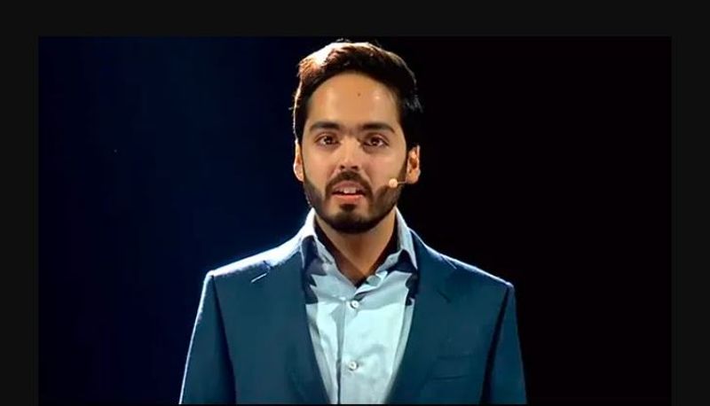  రిలయన్స్ న్యూ ఎనర్జీ సోలార్, రిలయన్స్ న్యూ సోలార్ ఎనర్జీ డైరెక్టర్గా అనంత్ అంబానీ బాధ్యతలు స్వీకరించారు. దీనికిముందు ఫిబ్రవరి 2021లో రిలయన్స్ ఆయిల్ టు కెమికల్ వ్యాపారానికి డైరెక్టర్గా అనంత్ నియమితులయ్యారు. టైమ్స్ ఆఫ్ ఇండియా నివేదిక ప్రకారం జూన్ 24న రిలయన్స్ ఆన్యువల్ జనరల్ మీటింగ్ లో రిలయన్స్ ఇండస్ట్రీస్ చైర్మన్ ముఖేష్ అంబానీ గ్రీన్ ఎనర్జీ కోసం కొత్త కంపెనీని ప్రకటించారు. ఇందుకోసం 60 వేల కోట్ల నిధిని ప్రకటించి, క్లీన్ ఎనర్జీ రెండు సంస్థలకు డైరెక్టర్గా అనంత్ అంబానీని నియమించారు.