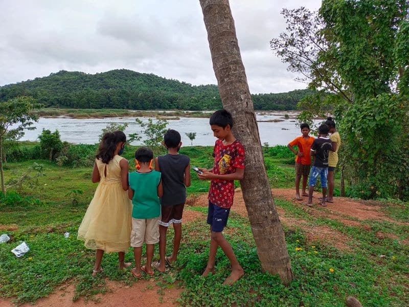 Children Struggle For online classes in Bantwal snr