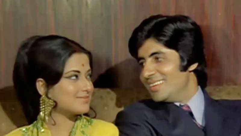 मौसमी ने अपने करियर के दौरान सभी स्टार्स के साथ काम किया। 1974 में अमिताभ के साथ मौसमी ने 'बेनाम' में काम किया, लेकिन अमिताभ उस दौर में खुद भी संघर्ष कर रहे थे। ऐसे में फिल्म बॉक्स ऑफिस पर पिट गई। इसी साल उन्होंने सुपरस्टार राजेश खन्ना के अपोजिट हमशक्ल में काम किया, लेकिन ये फिल्म भी नाकाम रही।