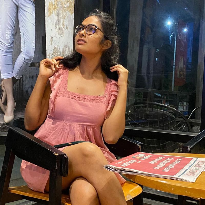 `బిగ్బాస్4` భామ దివి వాంధ్య సన్నని నడుమందాలతో, మత్తెక్కించే చూపులతో బిగ్బాస్ హౌజ్ని షేక్ చేసింది. ఉన్న కొన్ని రోజులైనా దుమ్ములేపిందీ భామ.