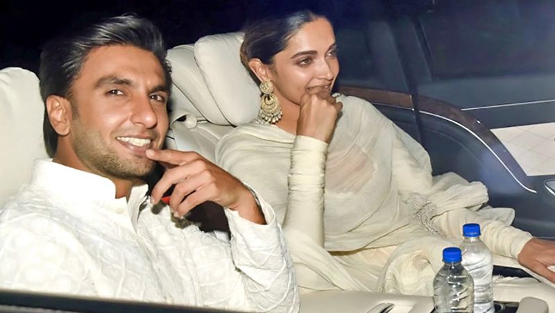 इसके अलावा उनके पास प्रभादेवी, मुंबई में भी एक सी-फेसिंग फ्लैट है, जिसे उन्होंने 15 करोड़ रुपए में खरीदा था। इसके अलावा रणवीर के पास एक विंटेज मोटर साइकिल है, जिसकी कीमत 6.8 लाख रुपए हैं। 