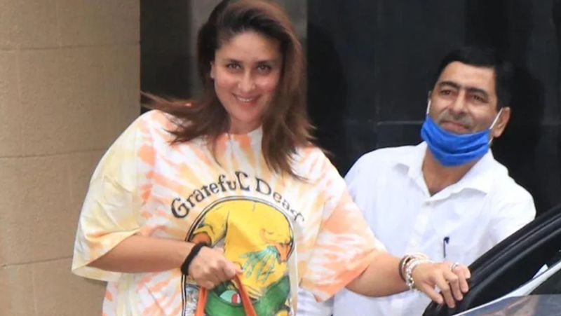 करीना के लुक को देखकर एक ने कमेंट करते हुए लिखा- कौन अफवाह फैला रहा है कि तुम खूबसूरत हो। एक अन्य ने कमेंट करते हुए लिखा- तुम तो 75 साल की बूढ़ी दादी मां लग रही हो। एक बोला- क्या ये करीना की दादी है।