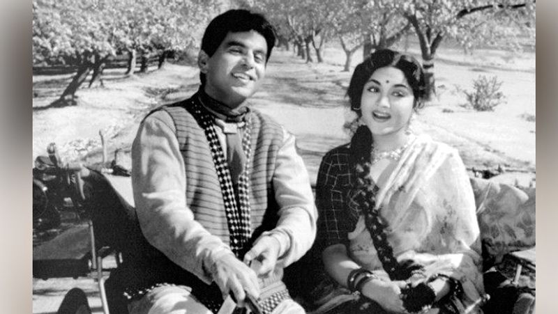 उन्होंने यूसुफ खान से कहा कि चलो क्या पता तुम्हें वहां कोई काम मिल जाए। पहले तो वे साथ जाने को तैयार नहीं हुए लेकिन किसी मूवी स्टूडियो में पहली बार देखने की तमन्ना के चलते वे तैयार हो गए। उन दिनों बॉम्बे टॉकीज की मालकिन देविका रानी हुआ करती थी। वे काफी मॉर्डन और दूर की सोच रखने वाली हीरोइन थी।
