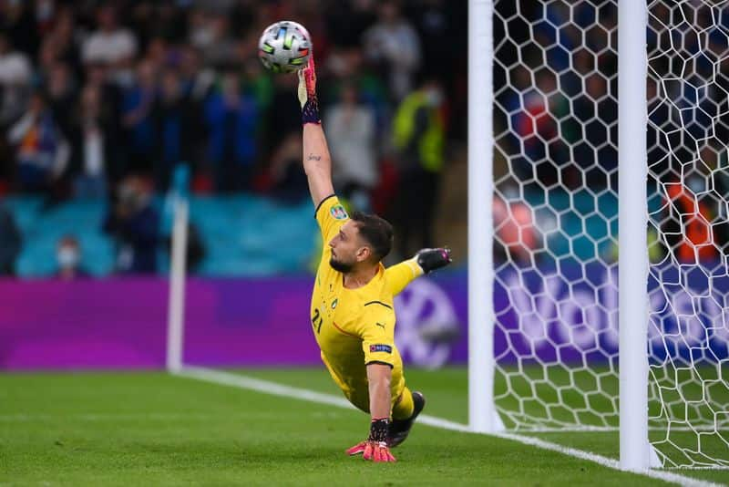 Euro 2020 best player Gianluigi Donnarumma signed five year contract with Paris Saint Germain