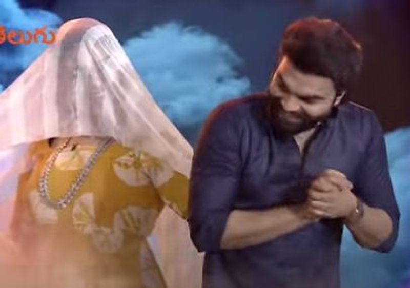 తాజాగా విడుదలైన ప్రోమో ఇప్పుడు వైరల్గా మారింది. ఇందులో శ్రీముఖి చేసిన కామెంట్ హాట్ టాపిక్గా మారాయి. శ్రీముఖి, ప్రదీప్ మధ్య ఉన్న ఎఫైర్ వార్తలకు ఆజ్యం పోసినట్టైంది. అంతేకాదు బహిరంగంగానే ప్రదీప్పై ఉన్న ఇష్టాన్ని వ్యక్తం చేసింది శ్రీముఖి.