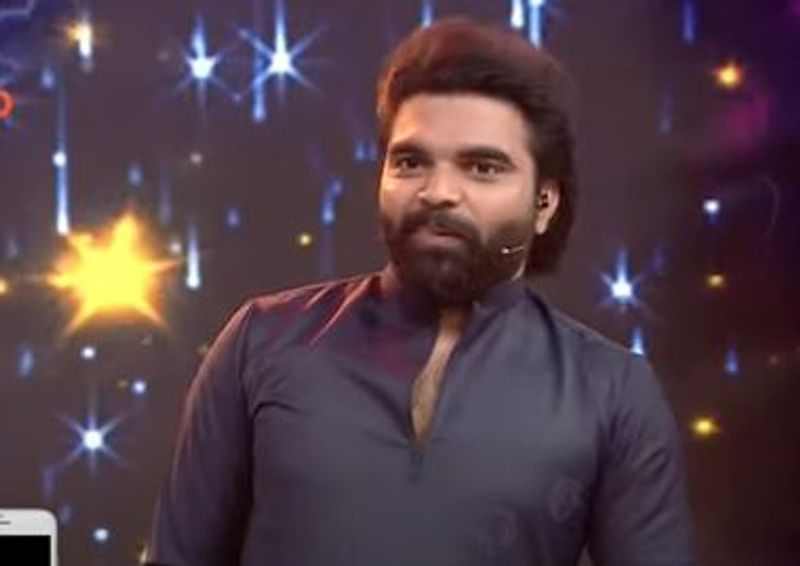 కానీ ఆ ఎఫైర్ వార్తలు ఊపందుకోవడంతో కొంత కాలం గ్యాప్ ఇచ్చారు. అడపాదడపా వీరిద్దరు కలిసి షోస్లో కనిపిస్తున్నారుగానీ, షోస్ చేయడం లేదు. దీంతో ఆ వార్తలకు చెక్ పెట్టినట్టయ్యింది.