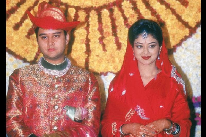 Take a look at the dazzling beautiful wives of Indian leaders bpsb