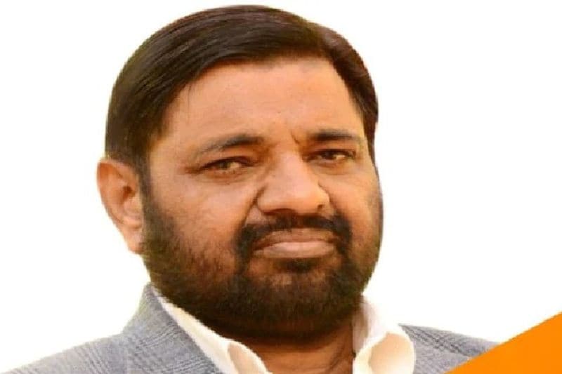 7. कौशल किशोर-61 साल के कौशल किशोर लखनऊ के कोकारी के रहने वाले हैं। वो लखनऊ जिले की सुरक्षित सीट मोहनलालगंज से लगातार दूसरी बार सांसद बने हैं। उऩ्होंने 2002 में पहली बार विधायक का चुनाव जीता था। यूपी में मुलायम सरकार में राज्यमंत्री भी रह चुके हैं कौशल किशोर।
