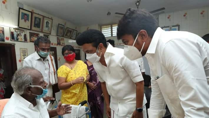 Super photo ..! A rare scene after Kamaraj. Super photo ..! A rare scene after Kamaraj.