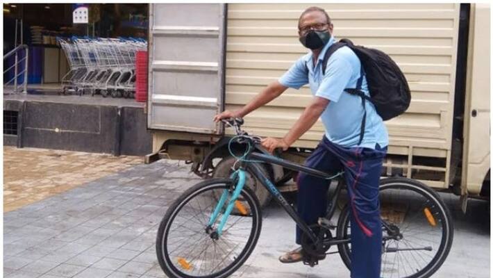 man from hyderabad reach on cycle with help man from hyderabad reach on cycle with help