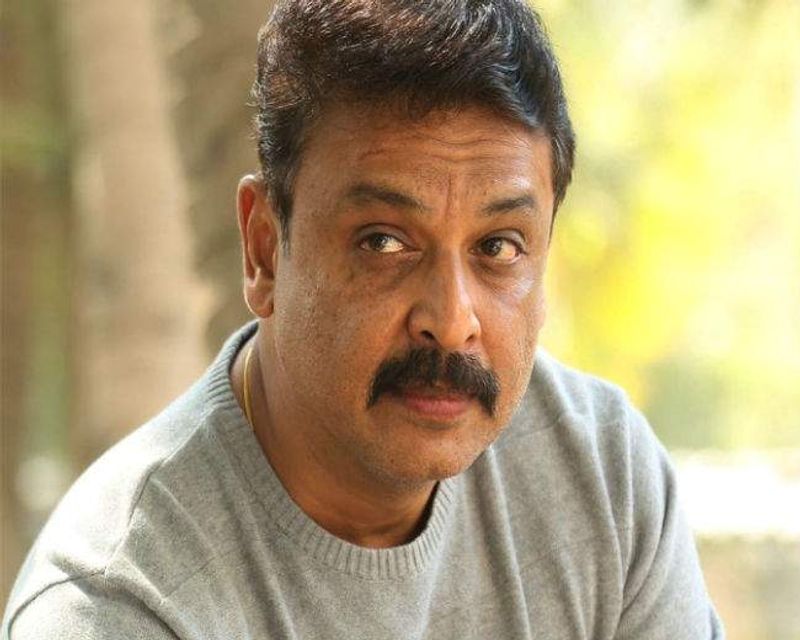 ప్రకాష్ రాజ్ ఎన్నికలు ఎప్పుడు?, జస్ట్ ఆస్కింగ్.. అంటూ ట్వీట్ చేశాడు. ప్రకాష్ రాజ్ ట్వీట్ కి నటుడు అధ్యక్షుడు ఘాటు రిప్లై ఇచ్చారు. ఎన్నికలు ఎప్పుడు నిర్వహించేది జనరల్ బాడీ మీటింగ్ లో నిర్ణయించి, దాని సారాంశం నోటీసు రూపంలో తెలియజేయడం జరిగింది. అయినా కొందరు పదేపదే ఎలక్షన్స్ ఎప్పుడు? అని అడగడం స్విమ్మింగ్ ఫూల్ లో నీళ్లు నింపకముందే దూకనా, అన్నట్లు ఉంది. ఇది మా సమాధానం, సరదాగా ఉంటే ట్రై చేయండి, సార్... అంటూ ట్వీట్ చేశారు.