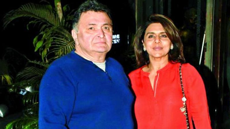 खबरों की मानें तो फिल्म के प्रीमियर पर जब नीतू आईं तो उन्होंने इस सीन को देख कोई रिएक्शन नहीं दिया। हालांकि, कार में घर जाते समय नीतू ने ऋषि से कहा कि तुमने किस अच्छे से नहीं किया। रिपोर्ट्स के अनुसार नीतू से यह बात सुनकर ऋषि कपूर को थोड़ी शांति मिली थी।