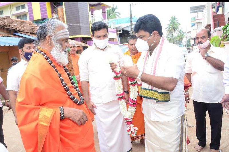 ರಂಭಾಪುರಿಶ್ರೀಗಳ ಆಶೀರ್ವಾದ ಪಡೆದ ವಿಜಯೇಂದ್ರ ಮತ್ರು ರಾಘವೇಂದ್ರ