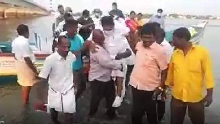 Fishermen carried Tamil Nadu minister from boat to land bpsb Fishermen carried Tamil Nadu minister from boat to land bpsb