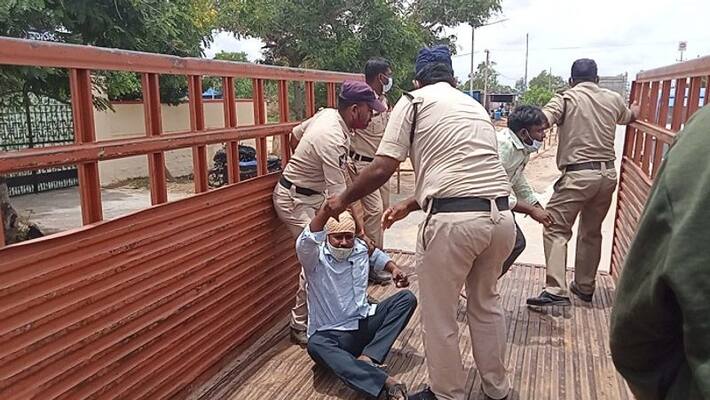 YS Jagan Ananthapur tour: Police arrest Chandradandu, Telugu Yuvatha leaders YS Jagan Ananthapur tour: Police arrest Chandradandu, Telugu Yuvatha leaders