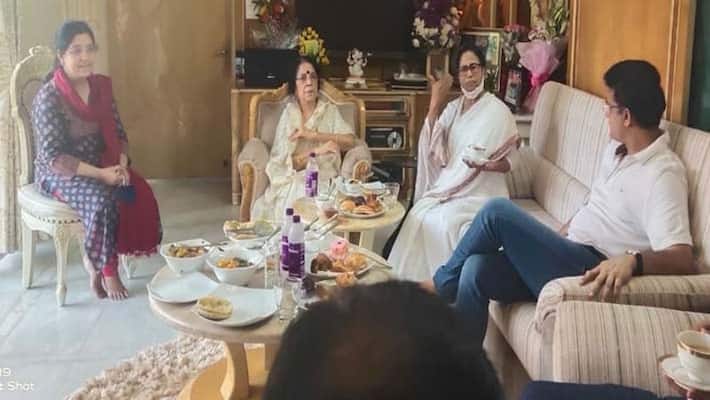 Know the facts of CM Mamta Banerjee and BCCI chief Saurabh ganguly meeting in kolkata DHA Know the facts of CM Mamta Banerjee and BCCI chief Saurabh ganguly meeting in kolkata DHA