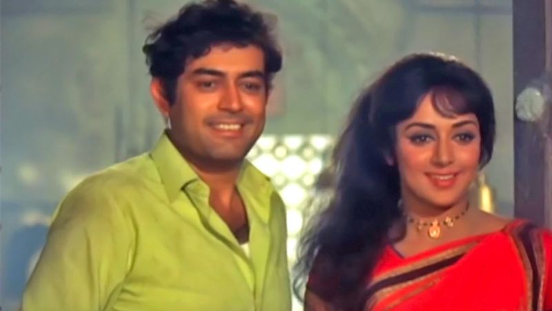 संजीव कुमार के बारे में बहुत कम लोग ही जानते होंगे कि उनका असली नाम हरिहर जेठालाल जरीवाला था। वे 1938 में गुजरात के सूरत में जन्मे थे। हालांकि बाद में उनका परिवार मुंबई आ गया था। एक्टर को बचपन से ही एक्टिंग का शौक था और उन्होंने फिल्म स्कूल में दाखिला लिया था।
