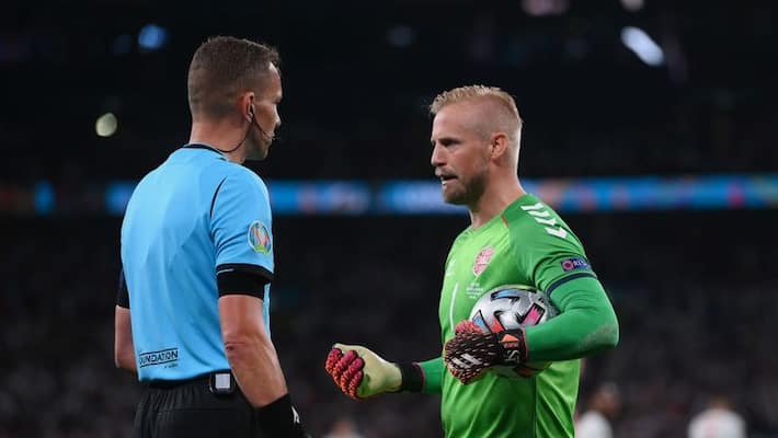 Euro 2020: UEFA opens disciplinary proceedings against England team after laser pen incident Euro 2020: UEFA opens disciplinary proceedings against England team after laser pen incident