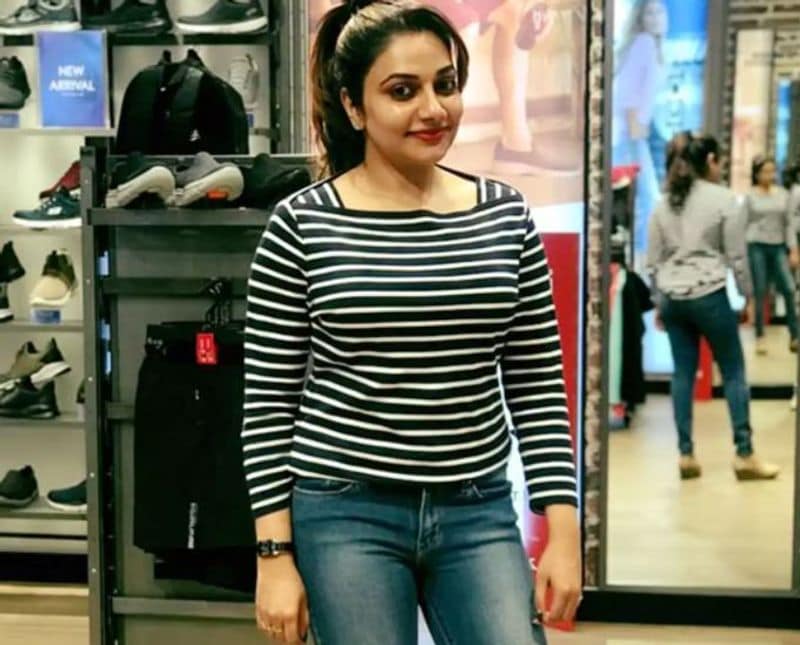 പഴയ ലുക്കിൽ നിന്നും ഏറെ കഠിനാധ്വാനത്തിലൂടെയാണ് റിമി ഭാരം കുറച്ചത്. 